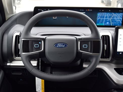 New 2026 Ford Expedition Active image 8