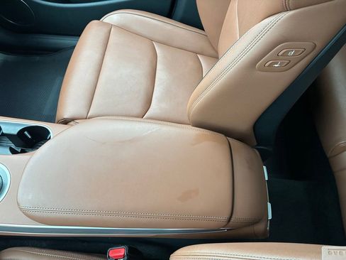 Used 2023 Genesis GV70 2.5T w/ Advanced Package image 38