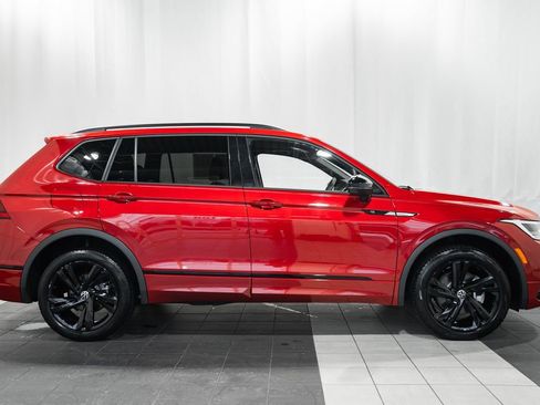 Used 2024 Volkswagen Tiguan SE R-Line image 3