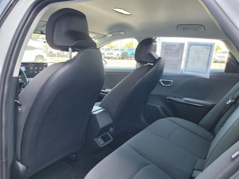 Used 2025 Kia K4 LXS image 13