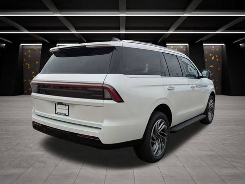 New 2026 Lincoln Navigator Reserve AWD/4WD image 2