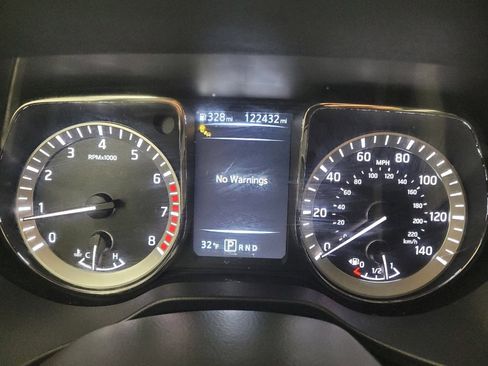 Used 2018 Nissan Titan SV w/ SV Convenience Package image 23