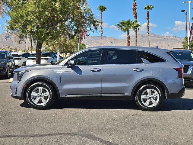 Used 2025 Kia Sorento LX FWD image 15