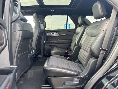 Used 2025 Ford Explorer ST-Line w/ Premium Package image 17