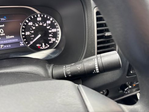 Used 2022 Nissan Frontier SV image 24