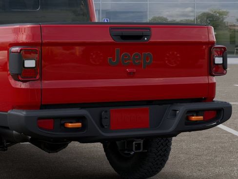 Used 2025 Jeep Gladiator Mojave w/ Convenience Group AWD/4WD image 13