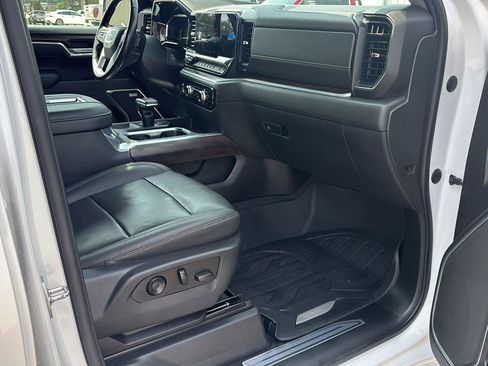 Used 2022 GMC Sierra 1500 SLT w/ SLT Convenience Package AWD/4WD image 25