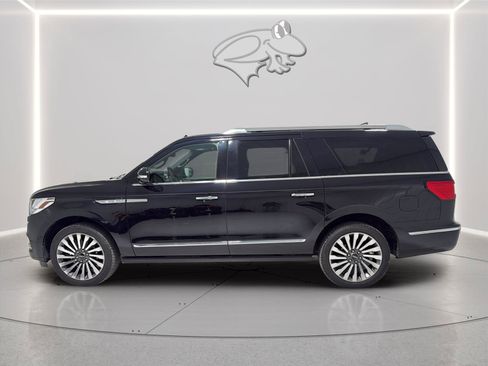 Used 2019 Lincoln Navigator L Reserve AWD/4WD image 2
