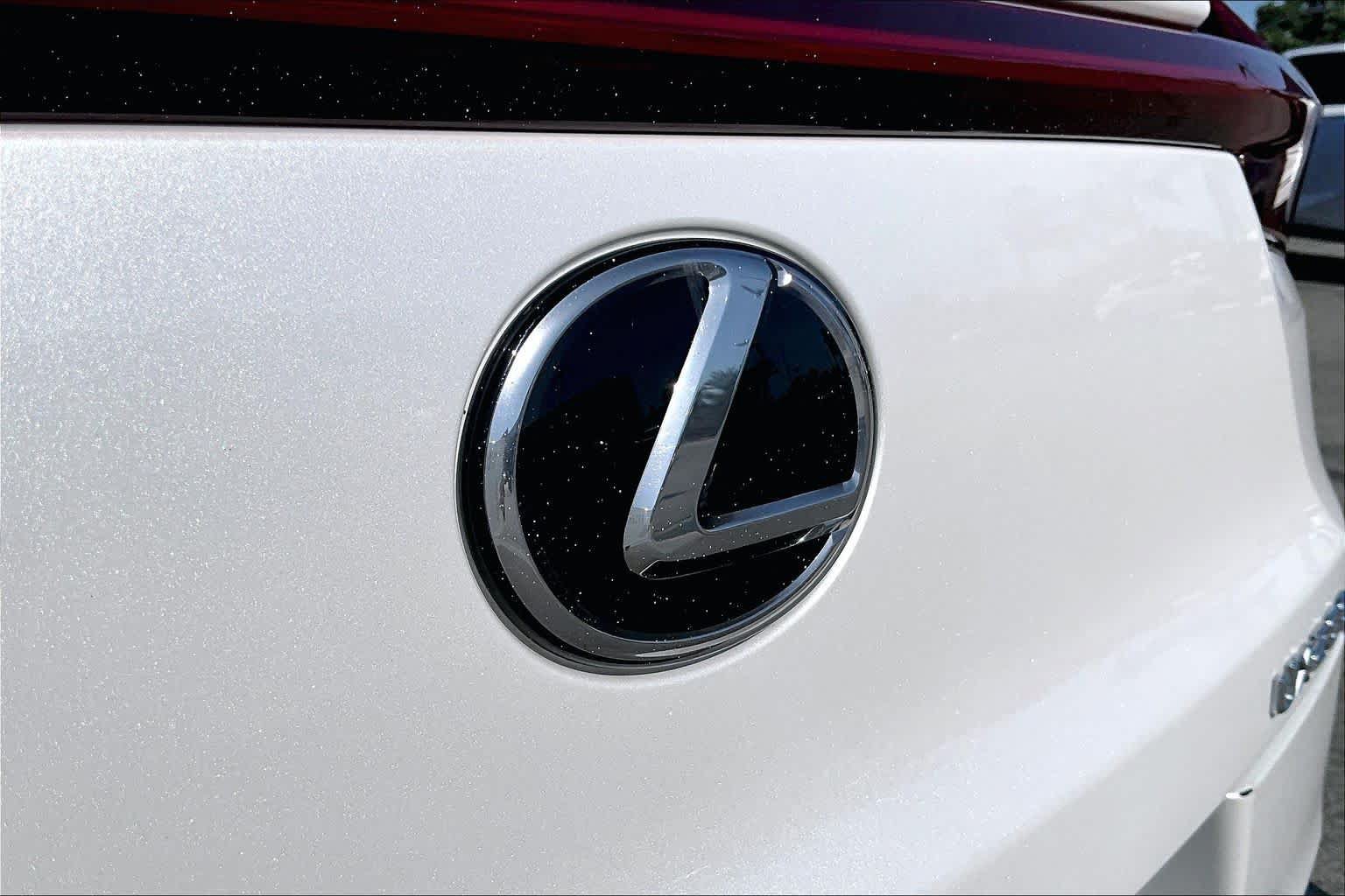 Used 2019 Lexus UX 200 w/ Premium Package FWD image 29