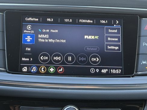 Used 2023 Buick Enclave Essence image 27