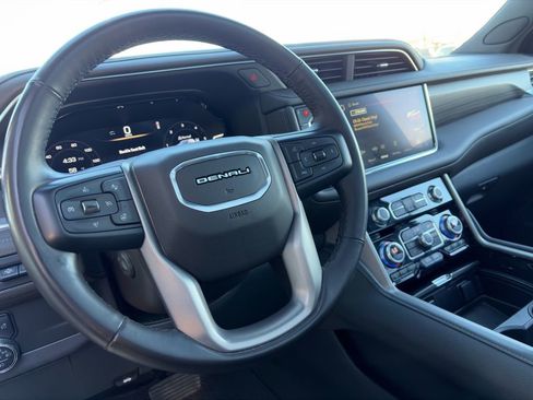 Used 2023 GMC Yukon XL Denali image 22