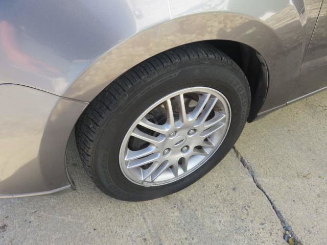 Used 2010 Ford Focus SE FWD image 27
