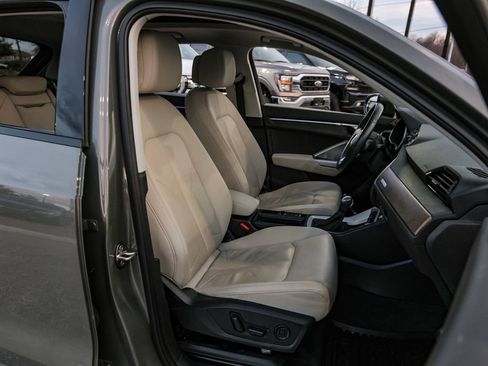 Used 2020 Audi Q3 2.0T Prestige w/ Prestige Package image 38