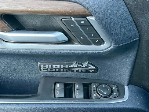 Used 2022 Chevrolet Silverado 1500 High Country w/ High Country Premium Package image 18