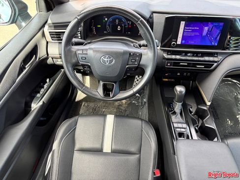 Used 2025 Toyota Camry SE FWD image 16