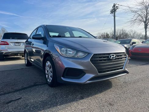 Used 2018 Hyundai Accent SE image 2