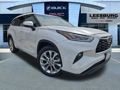 Used 2025 Toyota Highlander Limited AWD/4WD image 1