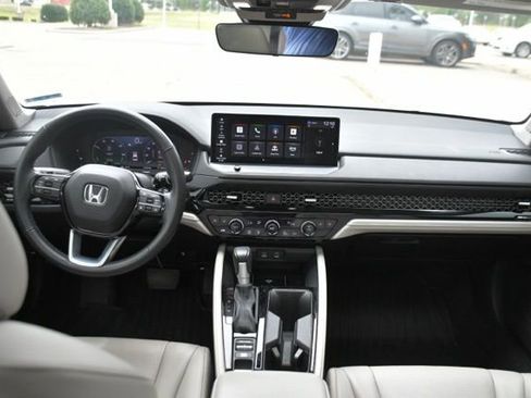Used 2024 Honda Accord Touring image 10