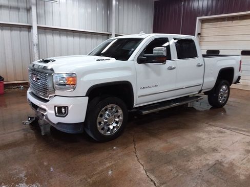 Used 2018 GMC Sierra 2500 Denali w/ Duramax Plus Package AWD/4WD image 3