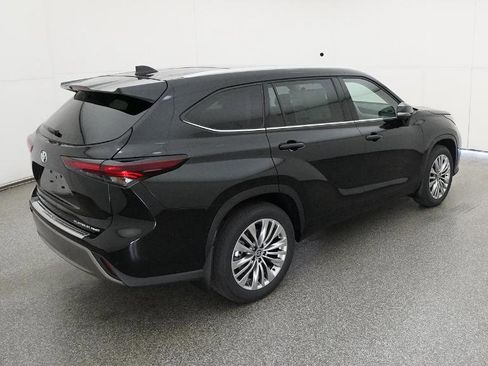 New 2026 Toyota Highlander Platinum image 44