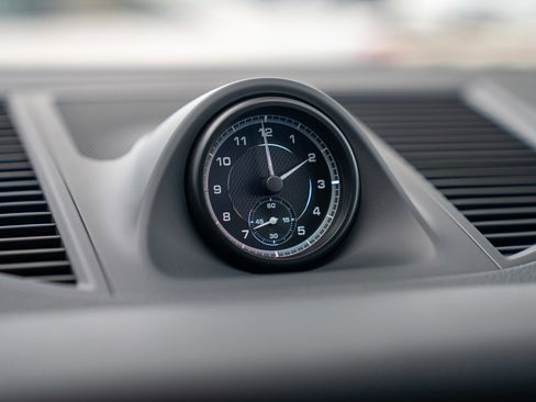 Certified 2025 Porsche Macan image 17