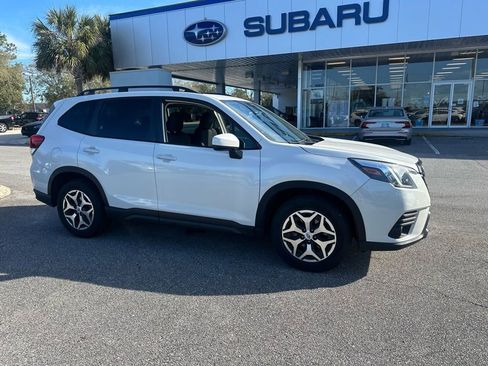 Used 2022 Subaru Forester Premium image 2