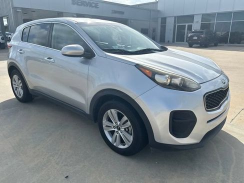 Used 2018 Kia Sportage LX FWD image 2