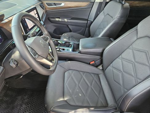 Used 2024 Volkswagen Atlas SE FWD image 5