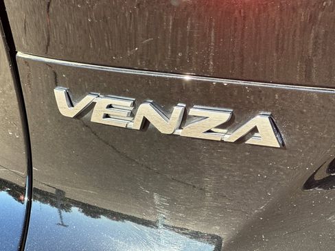 Used 2022 Toyota Venza LE image 52