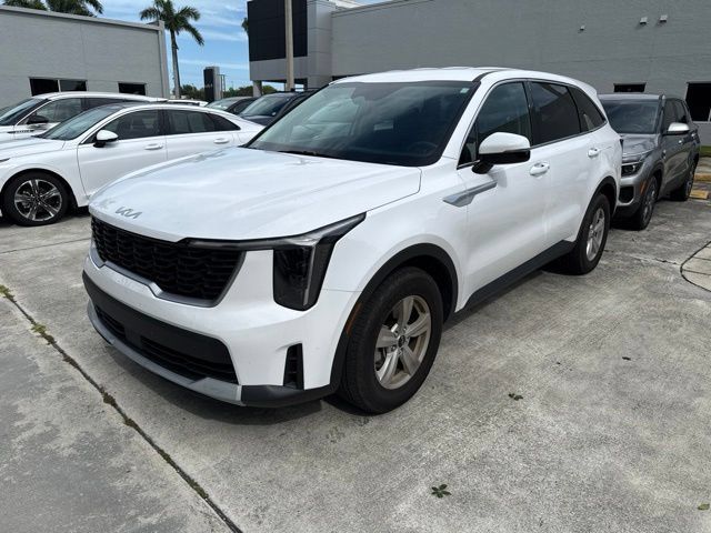 Certified 2025 Kia Sorento LX FWD image 1