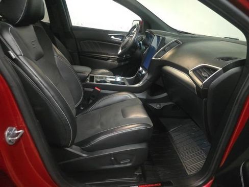 Used 2023 Ford Edge ST image 3