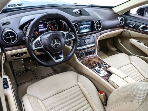 Used 2020 Mercedes-Benz SL 550 image 5