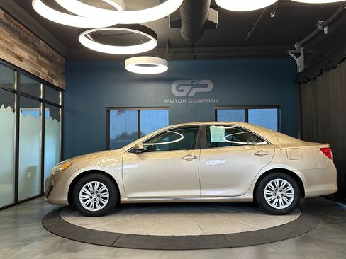 Used 2012 Toyota Camry LE FWD image 6