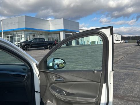 Used 2024 Buick Encore GX Sport Touring FWD image 57