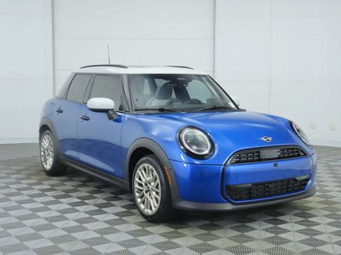 Used 2026 MINI Cooper 4-Door Hardtop FWD image 5