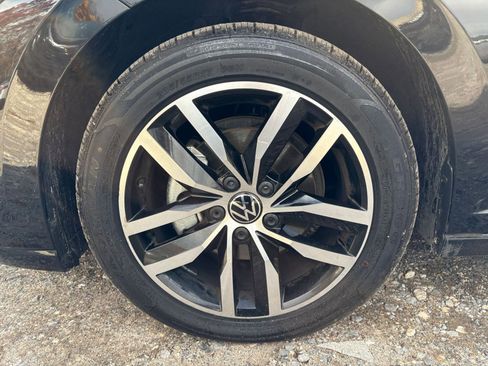 Used 2025 Volkswagen Jetta SE image 29