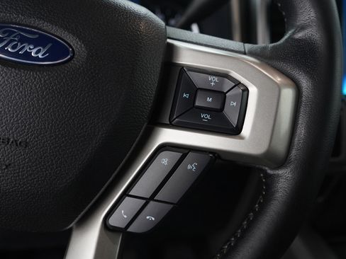 Used 2022 Ford F250 Lariat w/ Black Appearance Package image 27