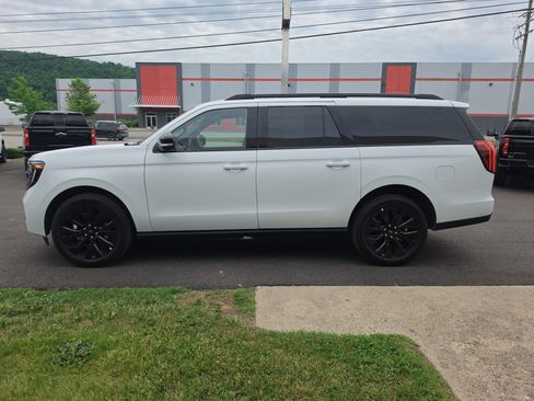 Used 2025 Ford Expedition Max Platinum AWD/4WD image 8