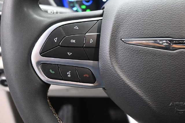 Used 2024 Chrysler Pacifica Limited FWD image 7