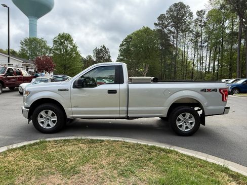 Used 2017 Ford F150 XLT w/ Heavy-Duty Payload Package image 4