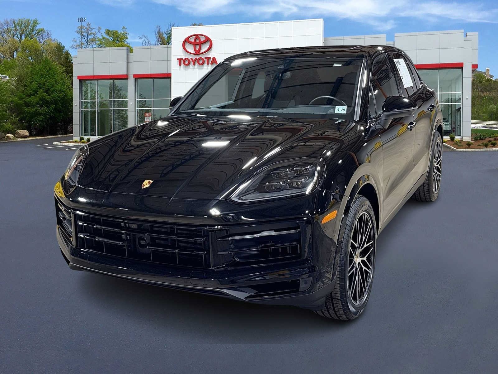 Used 2024 Porsche Cayenne AWD/4WD image 1
