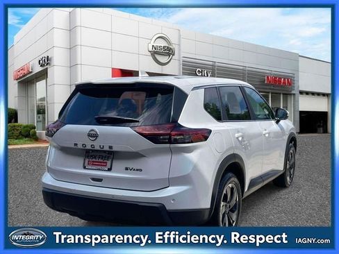 Used 2024 Nissan Rogue SV AWD/4WD image 6