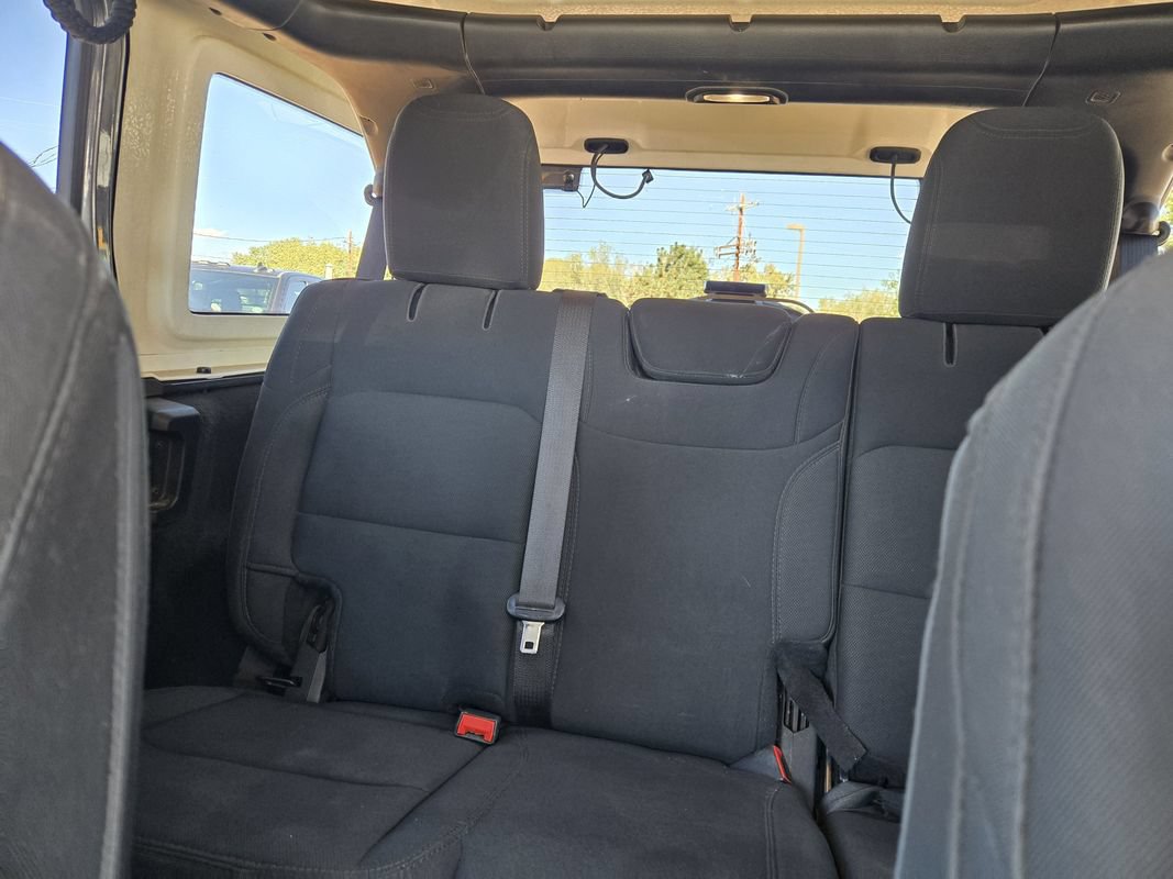 Used 2019 Jeep Wrangler Unlimited Sahara AWD/4WD image 16