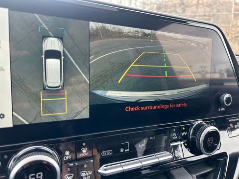 Used 2023 Toyota Highlander Limited image 16