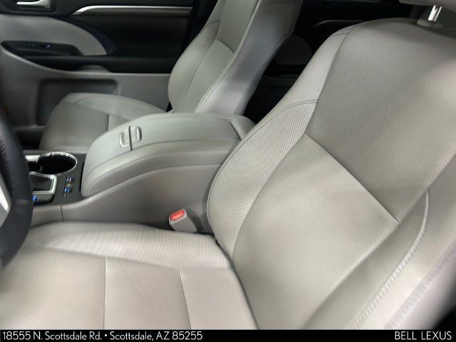 Used 2019 Toyota Highlander Limited AWD/4WD image 16