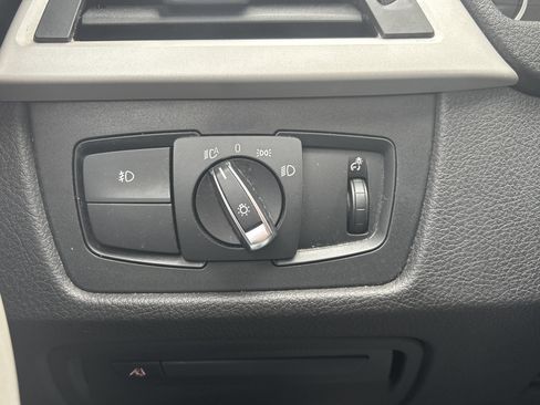 Used 2018 BMW 320i xDrive Sedan w/ Convenience Package image 29