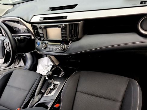 Used 2018 Toyota RAV4 XLE w/ Carpet Mat Package image 16