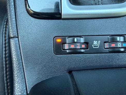 Used 2017 Toyota Highlander Limited w/ Preferred Accessory Package AWD/4WD image 35