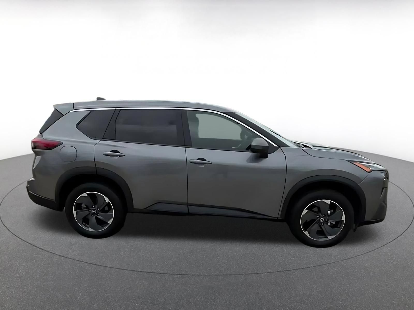 Used 2025 Nissan Rogue SV FWD image 15