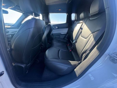 Used 2025 Jeep Compass Limited image 25